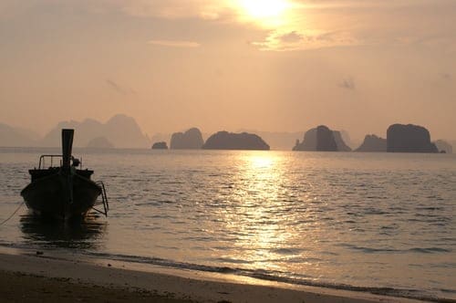 Thailand-Phang-nga-zonsondergang-zee-boot