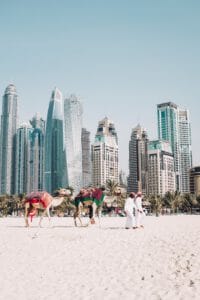 United Arab Emirates-Dubai-gebouwen-strand-kamelen