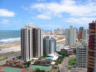 Uruguay-punta-del-este-skyline-strand
