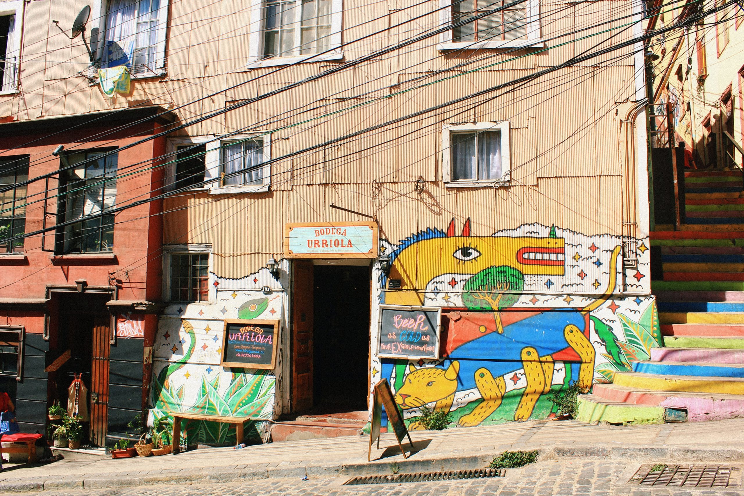 chile-valparaiso-street art