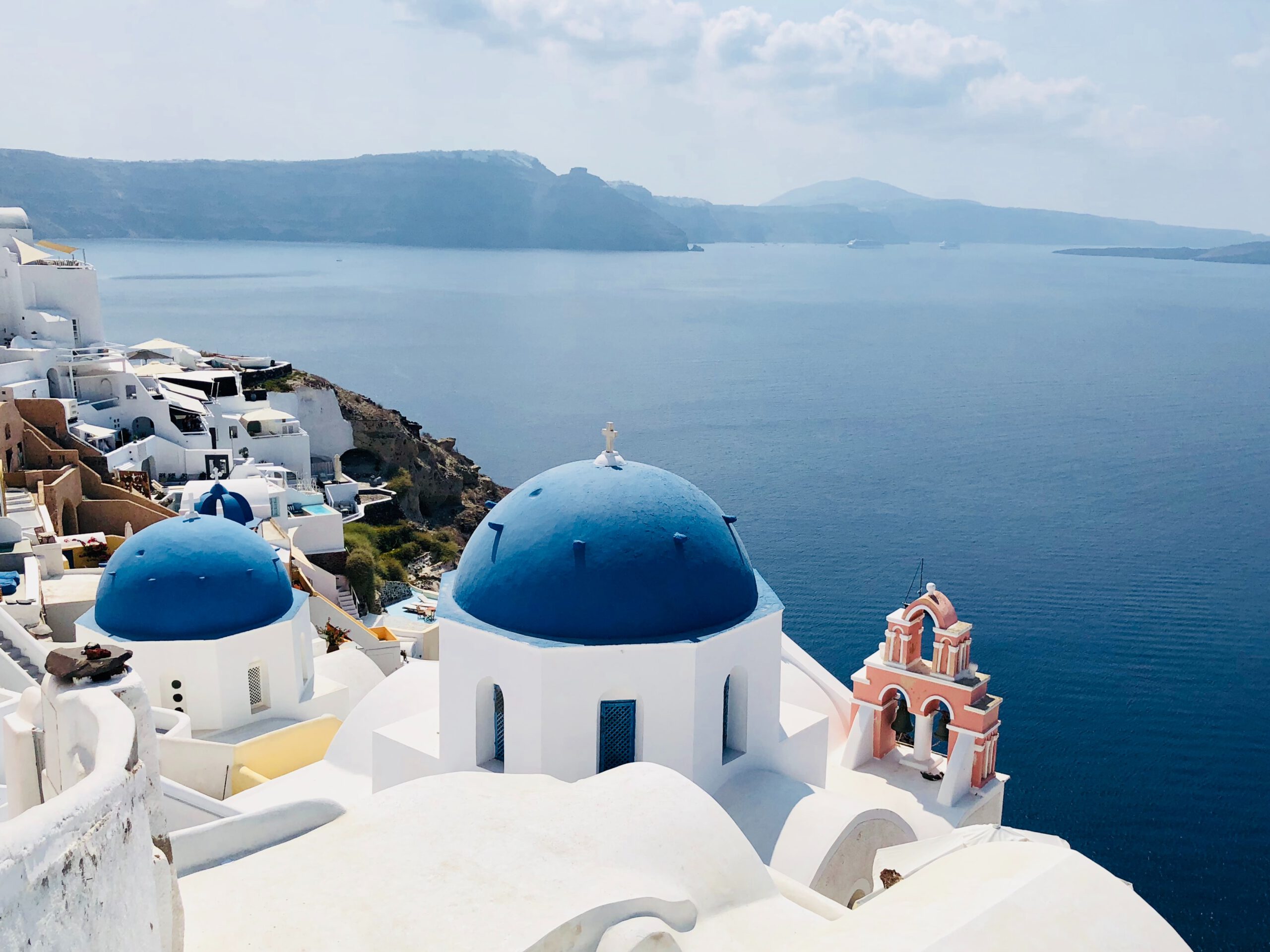 griekenland-santorini-eiland-blauw gebouw-uitzicht