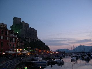 italie-lerici-haven-zonsondergang-huizen