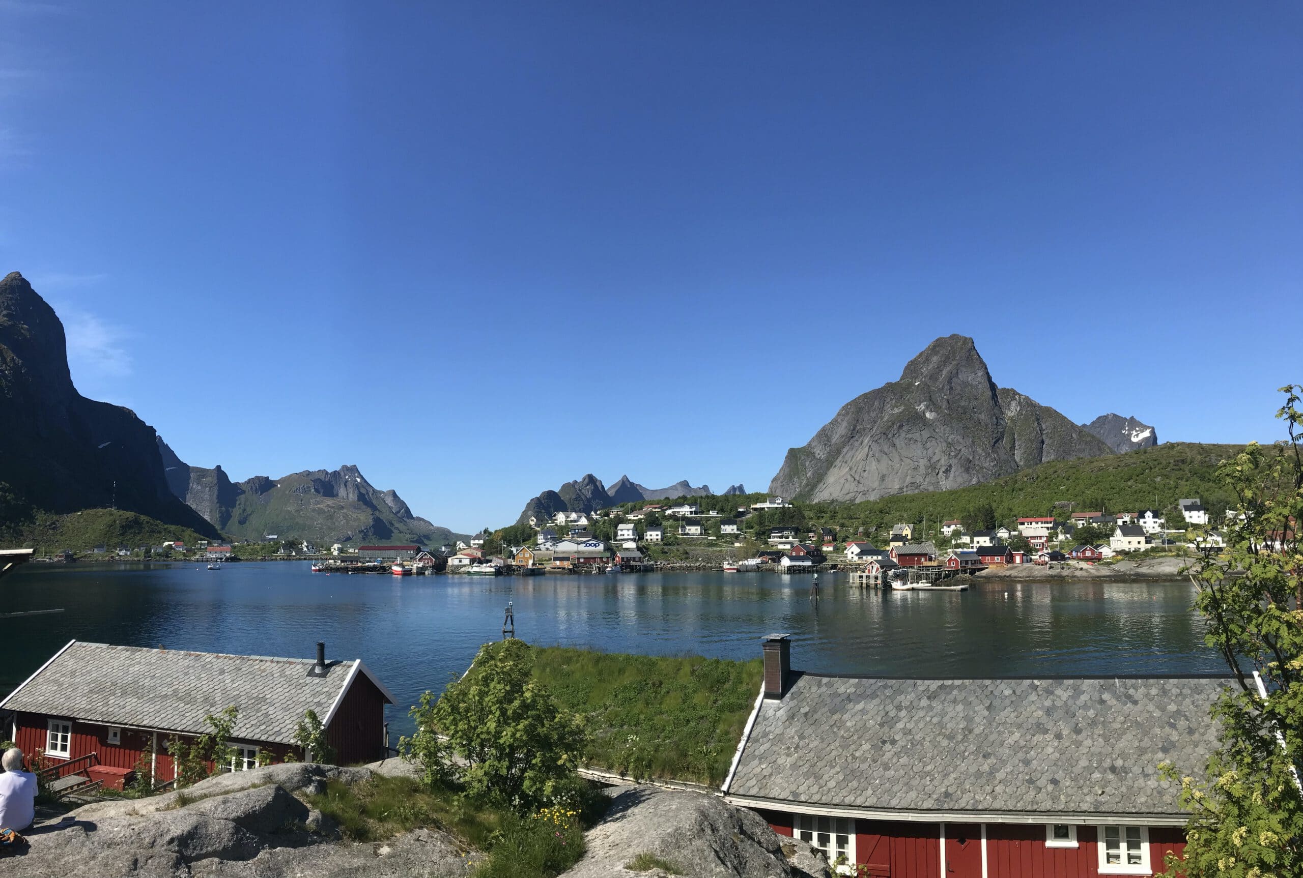 noorwegen-svolvaer-natuur-dorpje