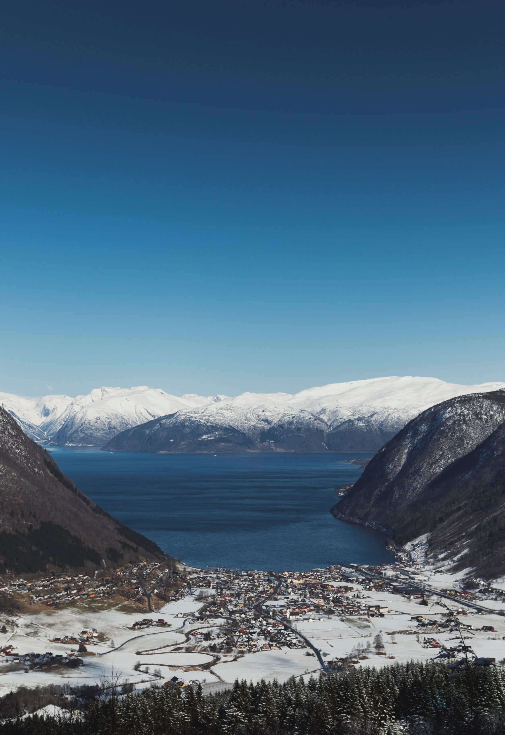 noorwegen-vik-view-dorpje-bergen