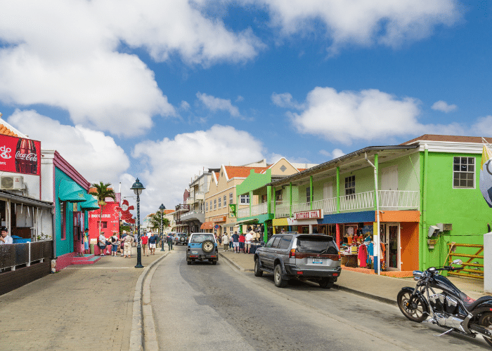 Bonaire-Kralendijk-cruise-haven-winkelstraat