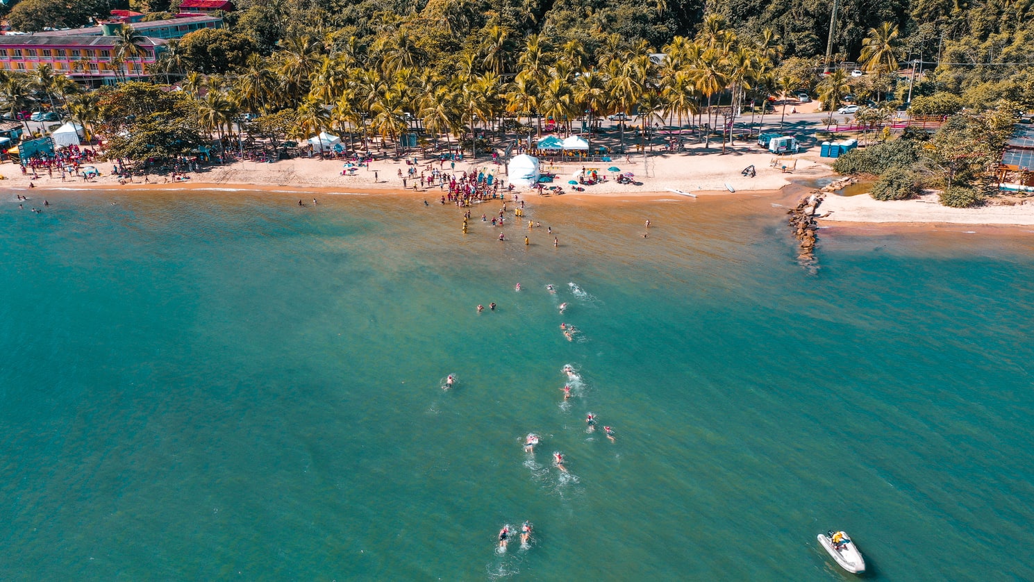 Brazilie-ilhabela-strand-zee