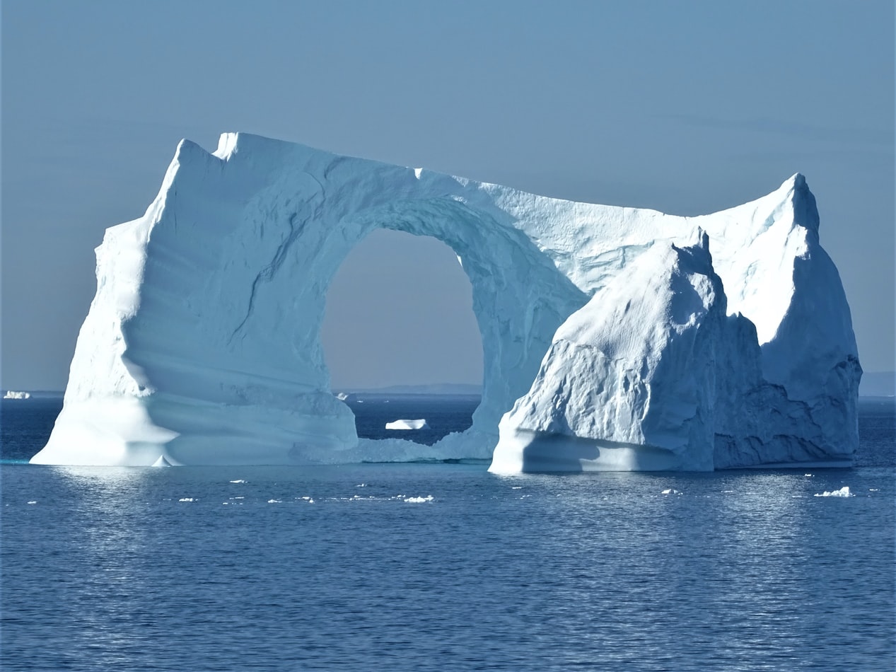 Canada-icy-arm-fjord-ijsberg