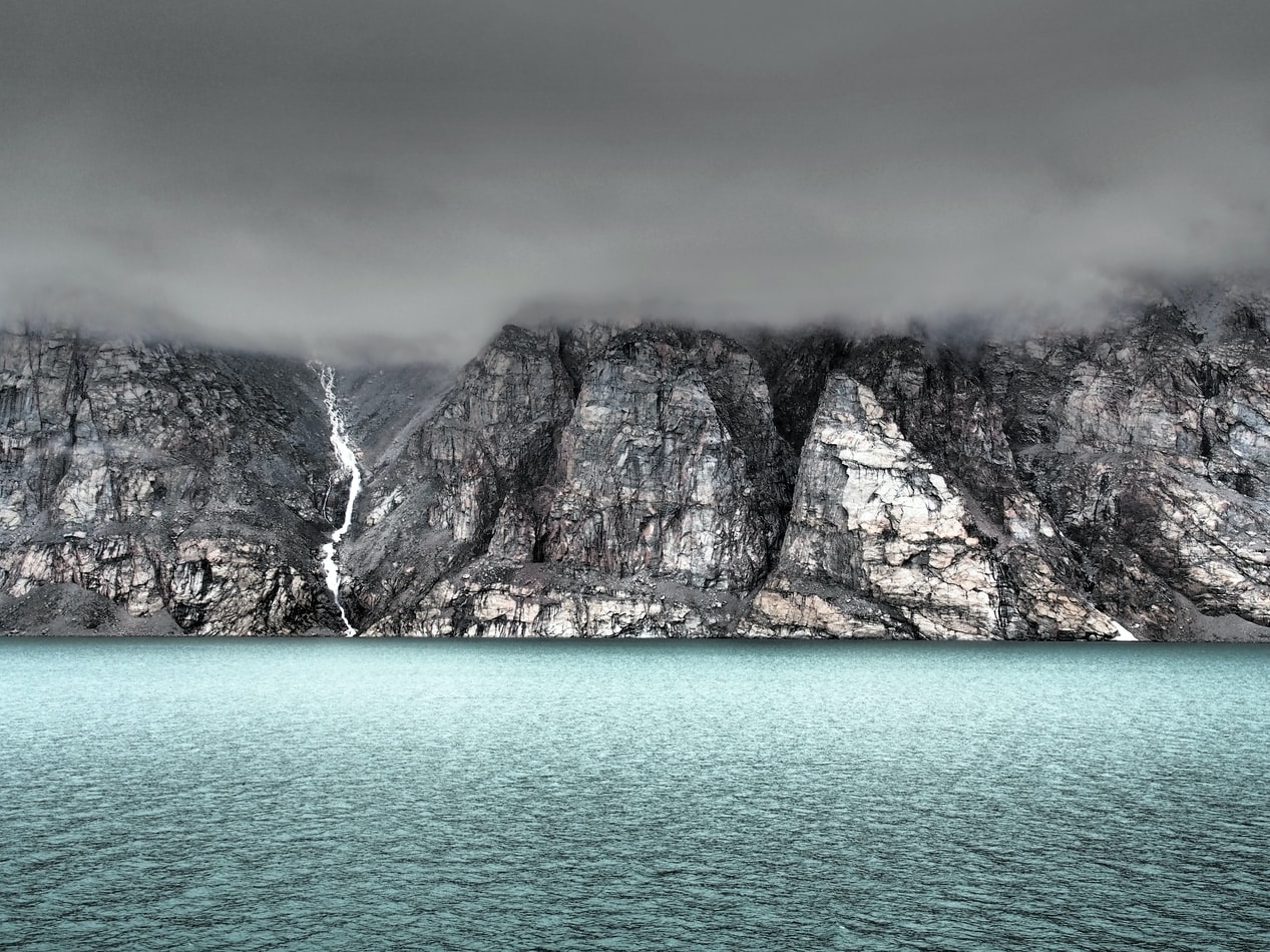 Canada-icy-arm-fjord-zee-rotsen
