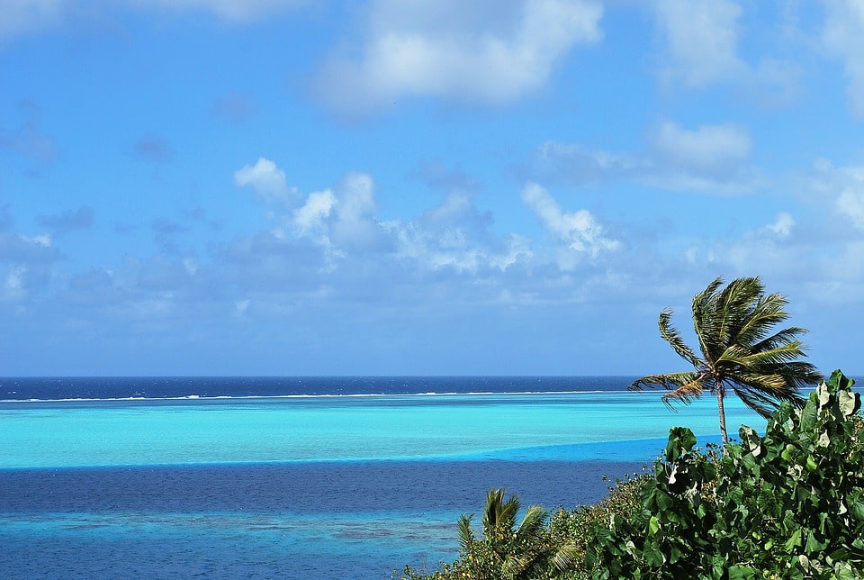 Frans-polynesie-huahine-zee-strand