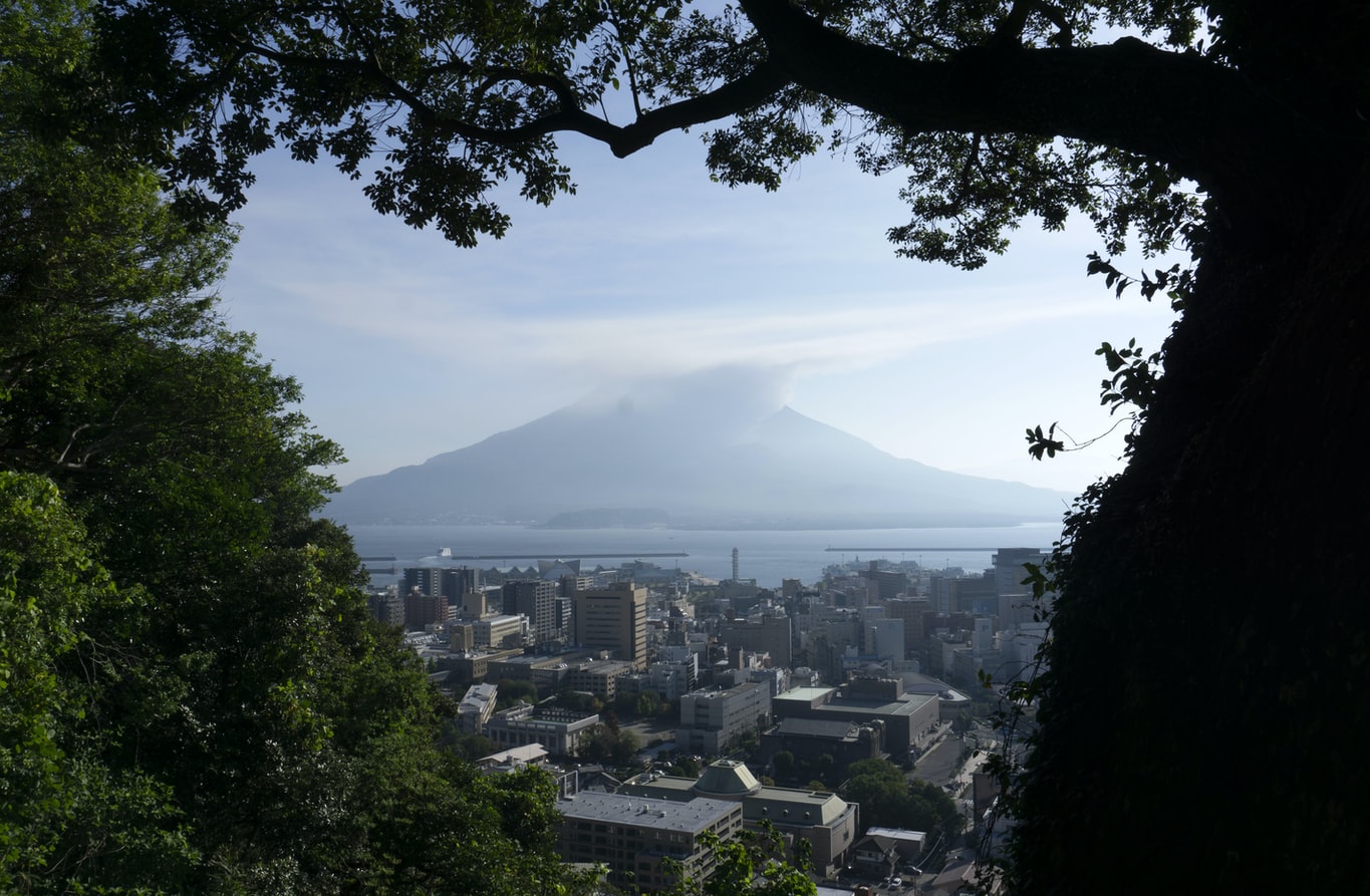Japan-kagoshima-uitzicht-stad-berg