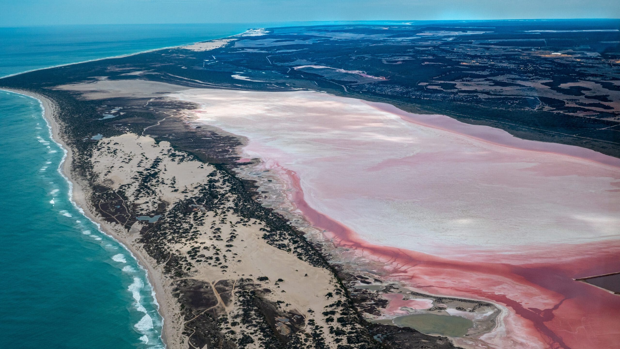 australie-Geraldton-zoutvelden-landschap-zee