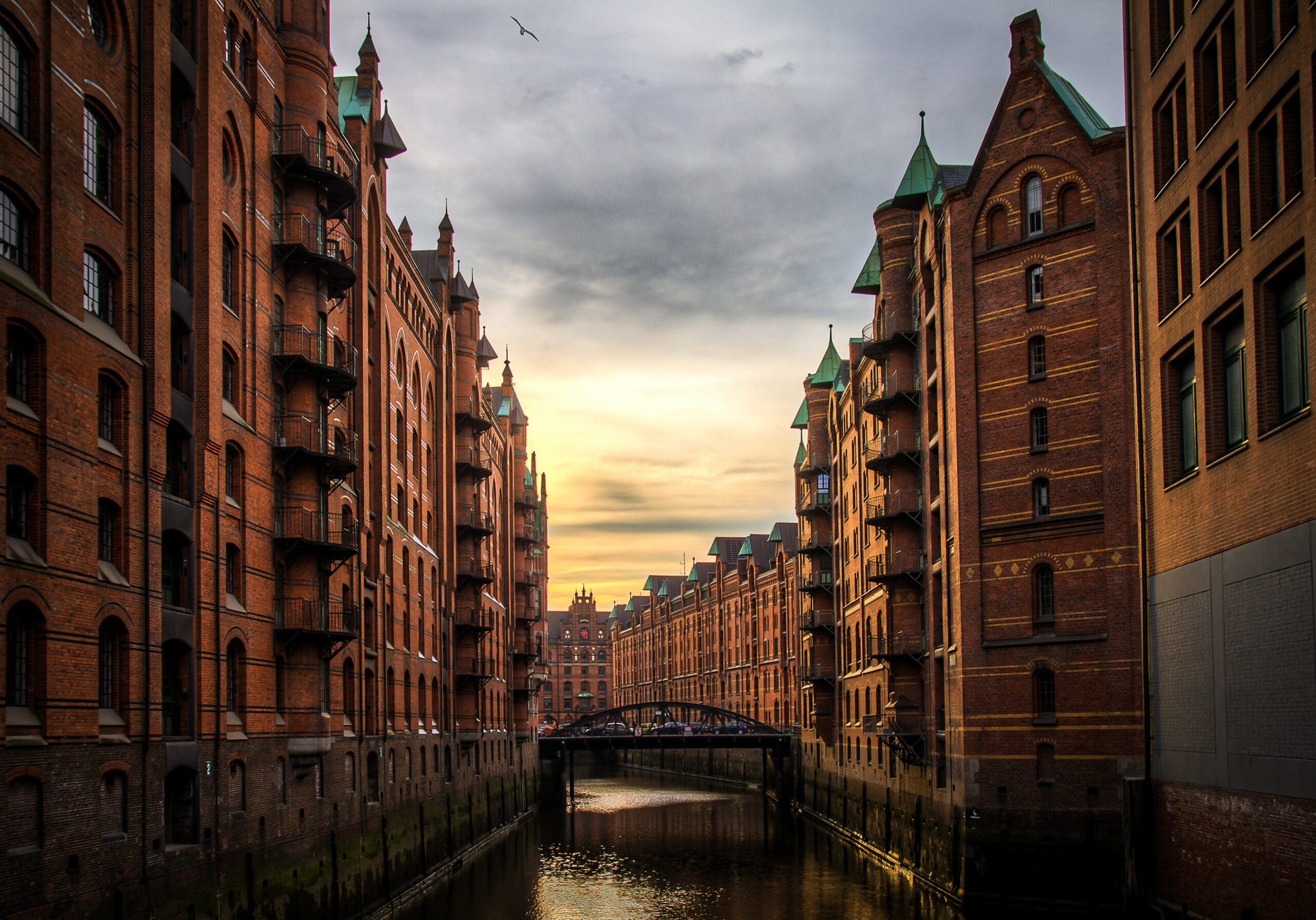 duitsland-Hamburg-gebouwen-brug-water-stad