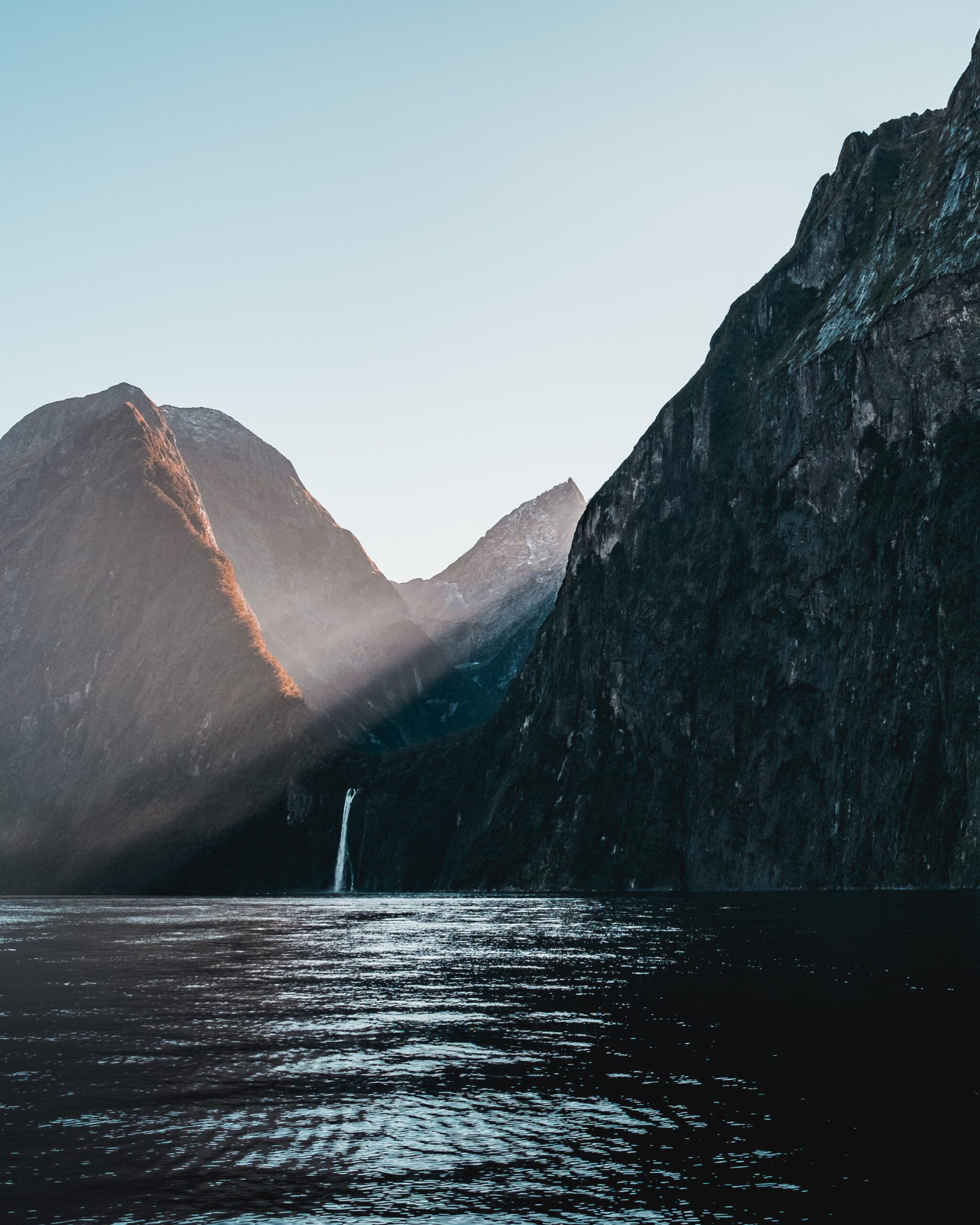 nieuw zeeland-dusky sound-fjord-waterval-landschap