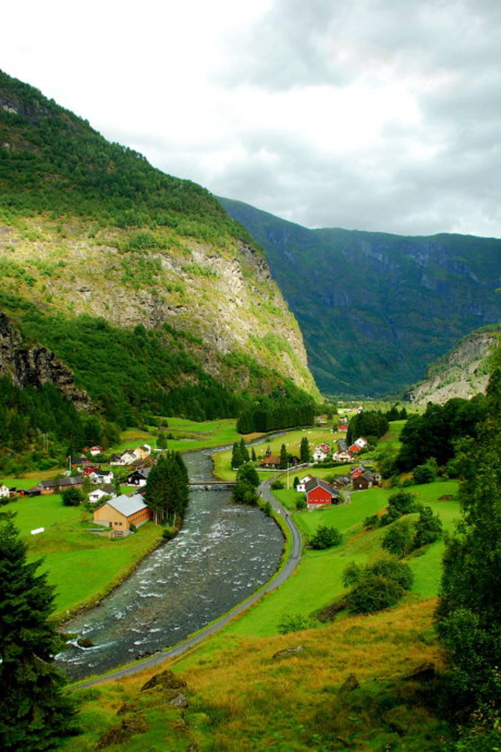 noorwegen-flam-landschap-natuur-huizen