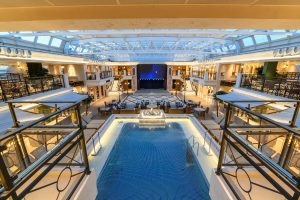 Costa-Cruises-Costa-Venezia-Binnen-Zwembad
