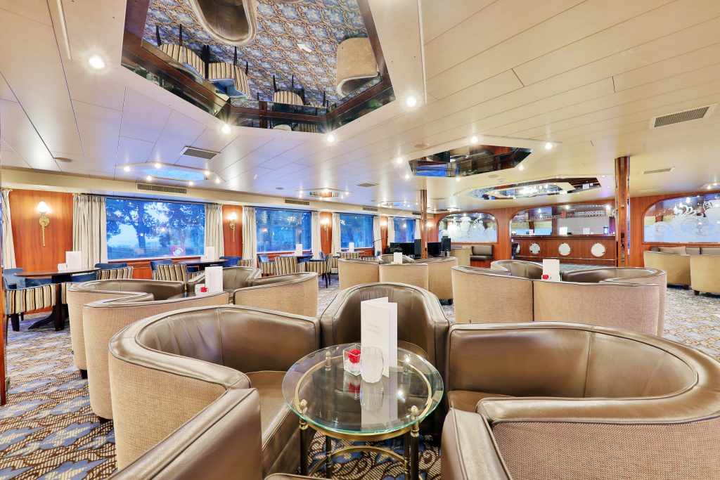 VIVA-Cruises-SWISS DIAMOND-Bar and Lounge (3)