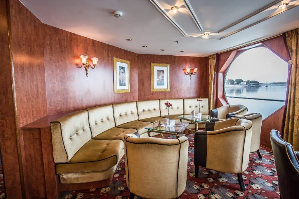VIVA-Cruises-VIVA VOYAGE-Restaurant-Bar and Lounge (2)