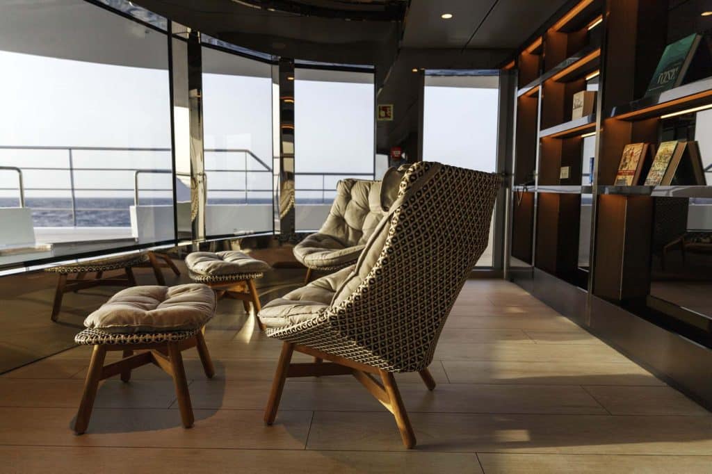 emerald-cruises-emerald-azzurra-observation-lounge