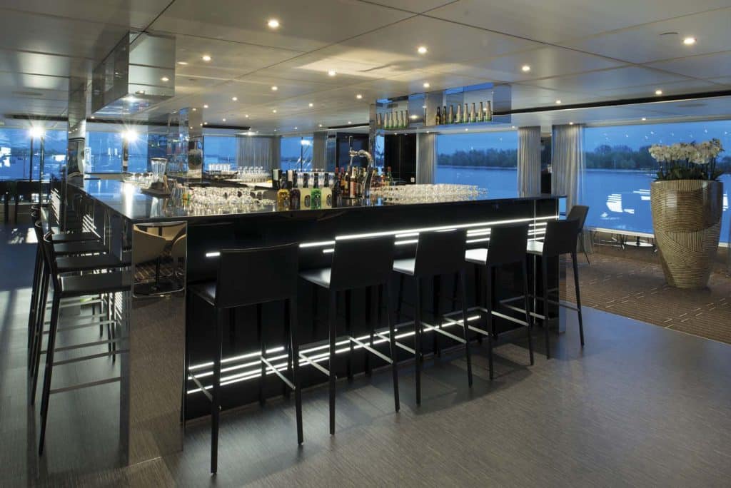emerald-cruises-emerald-star-horizon-bar-and-lounge