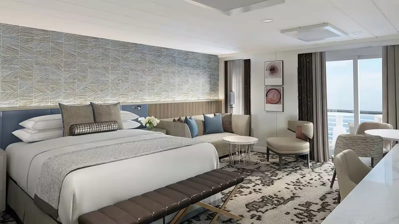 Luxe interieur en balkon Oceania Sonata Penthouse Suite