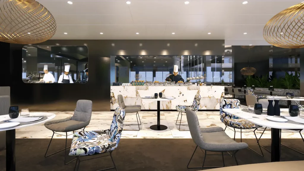 Een rendering van La Cucina Dining aan boord van de Emerald Raiya, met moderne eettafels, stoelen met kleurrijke patronen en een open keuken waar chef-koks aan het werk zijn.