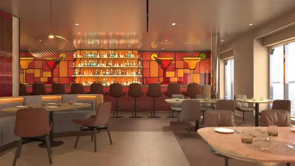 Interieur van de kleurrijke Textura Bar aan boord van de Scenic Ikon met glas-in-lood decoratie en uitzicht op zee.